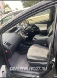 Toyota prius alpha 2016 3