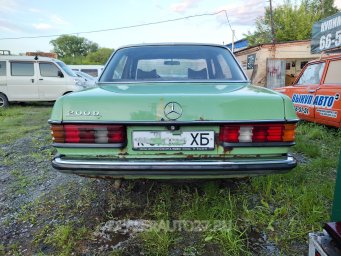Daimler-Benz 200D 1976 год 2
